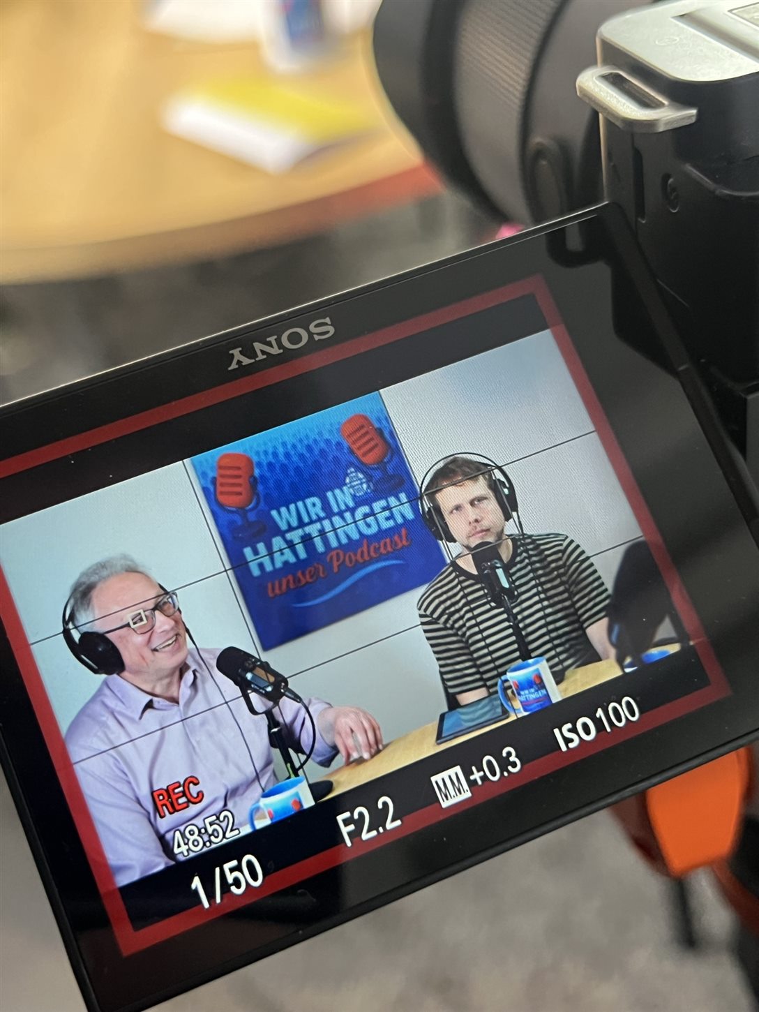 Kameramonitor während einer Podcast-Aufnahme